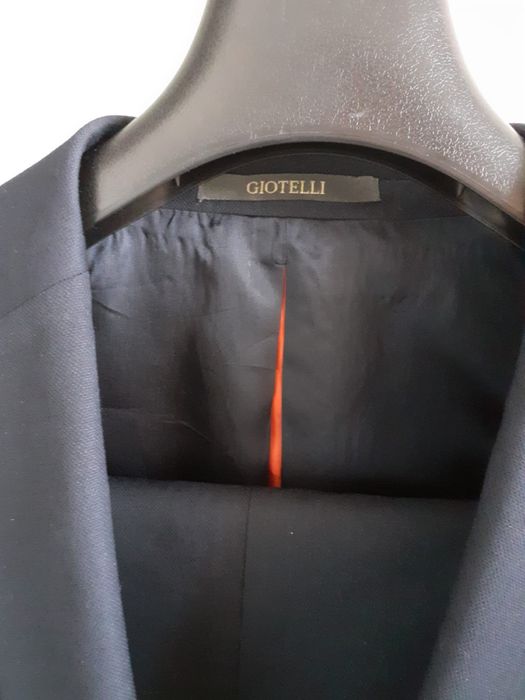 Costum băieți calitate superioară.