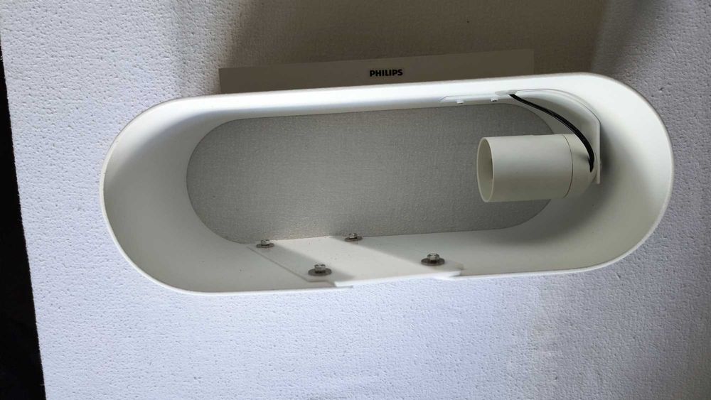 Aplica de perete Philips, alb