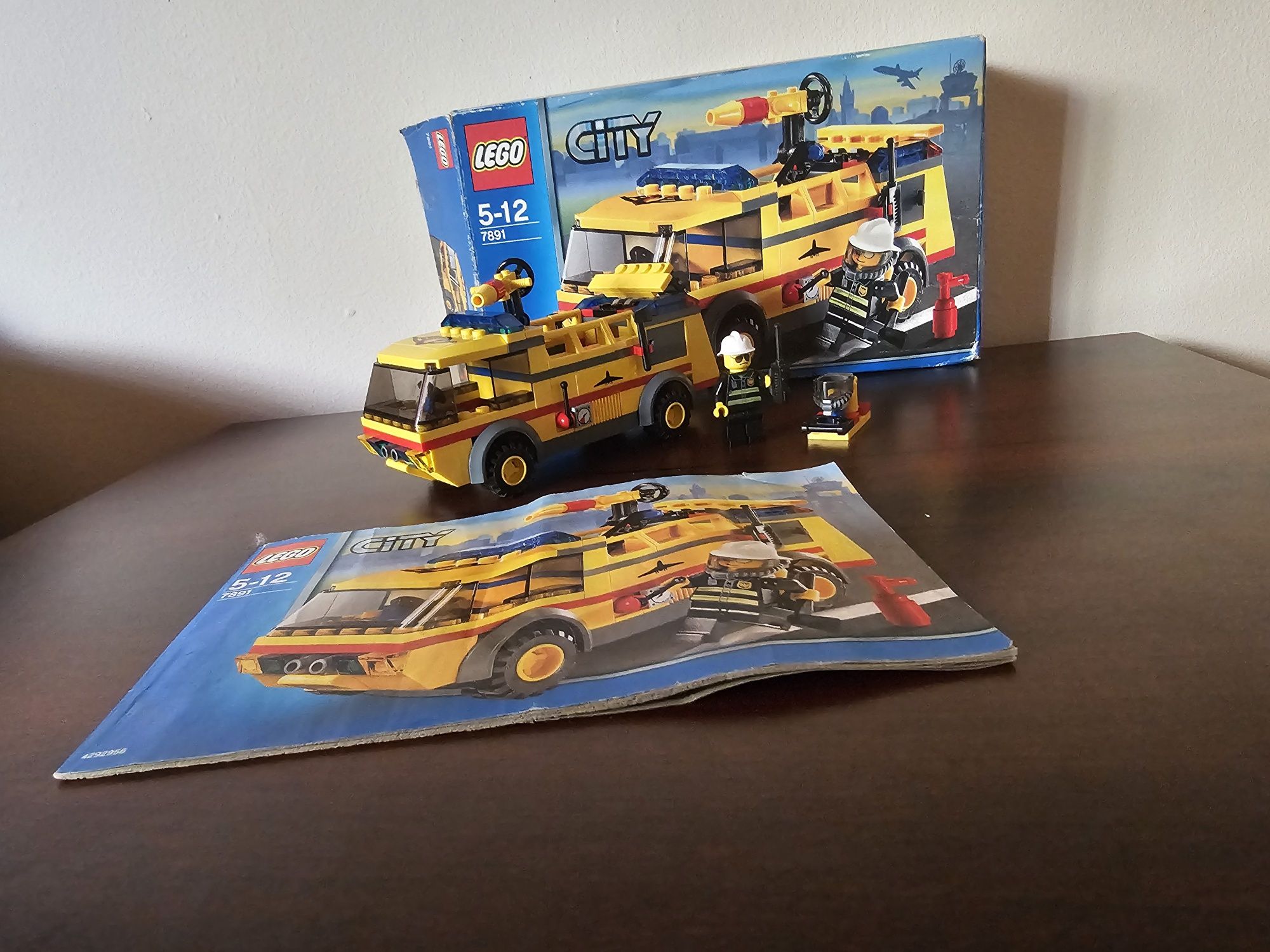 Mașină de pompieri pentru aeroport lego