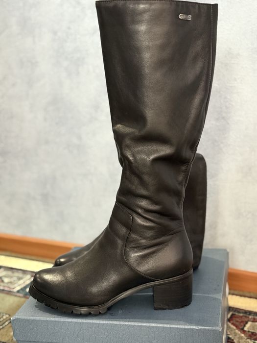 Женские кожаные сапоги