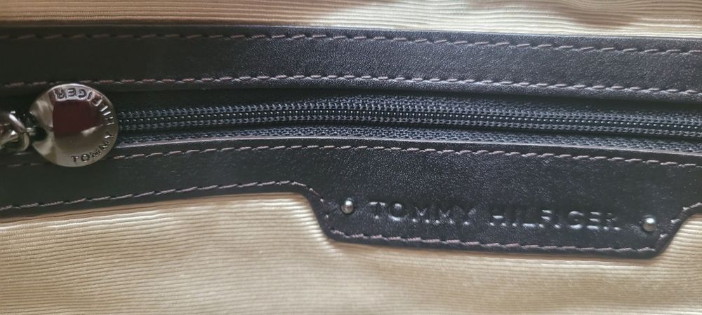 Чисто нова, естествена кожа, Tommy Hilfiger