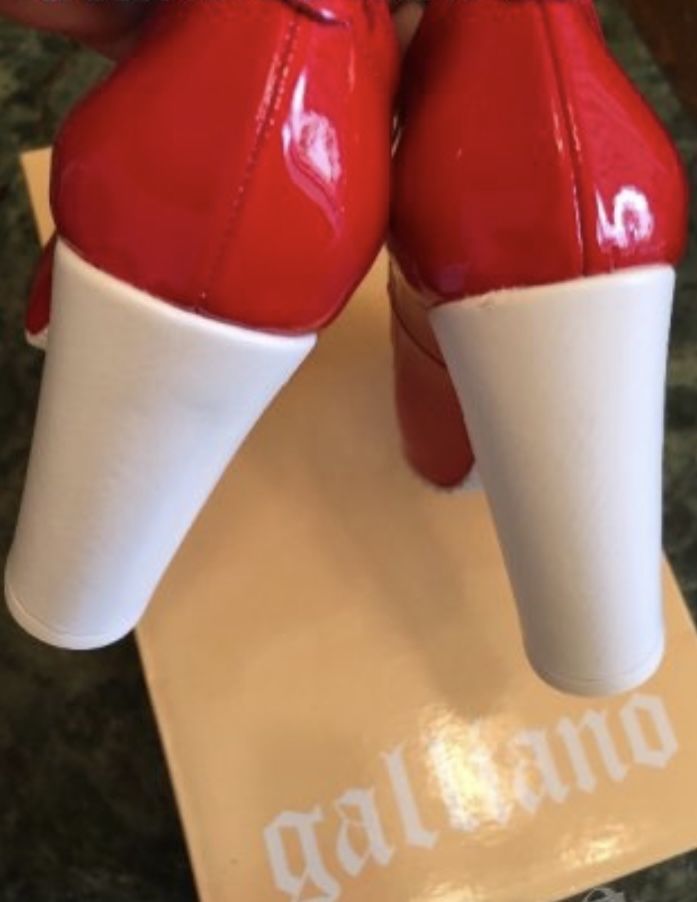 Galliano червени обувки