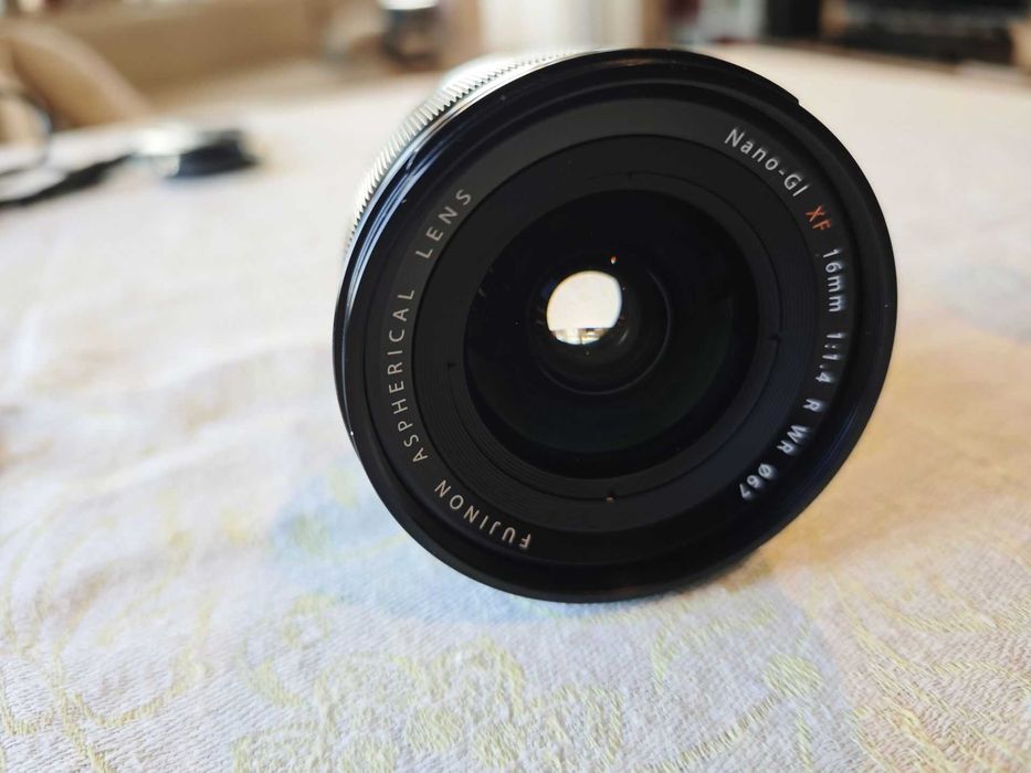 Комплект фотоапарат Fujifilm XT2 и обектив Fujinon XF 16 mm / F1.4 WR.