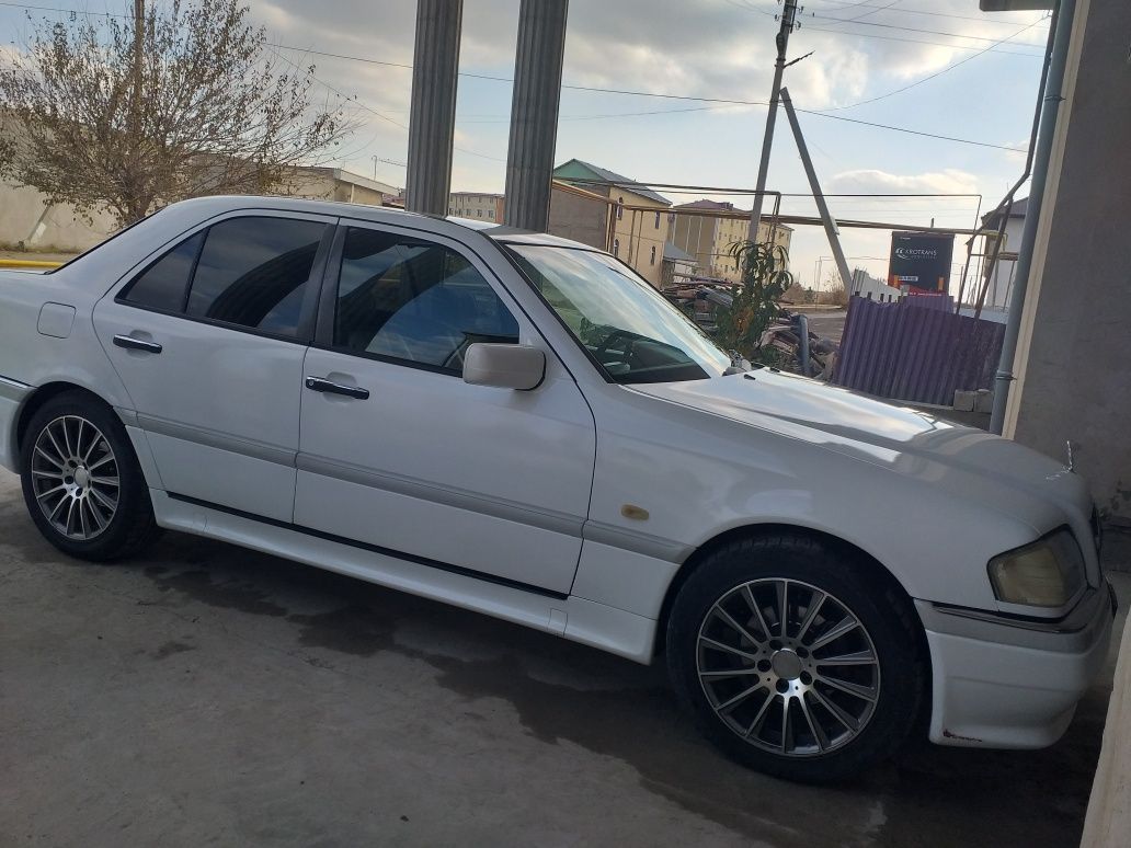 Продаётся мерседес w202