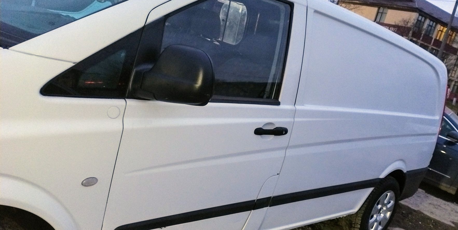 Vînd sau schimb Mercedes Vito cu Ford Tranzit Custom 2H2 lung