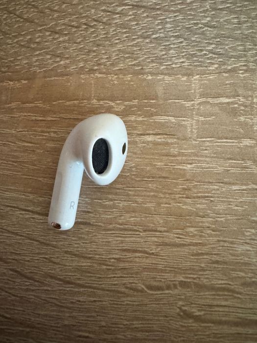 Air Pods 4 Active Noise cancellation