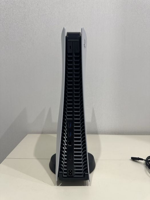 Playstation 5 в отличном состоянии с играми