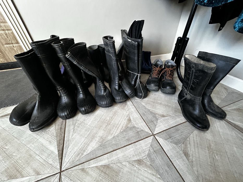 Продам резиновые сапожки разных размеров