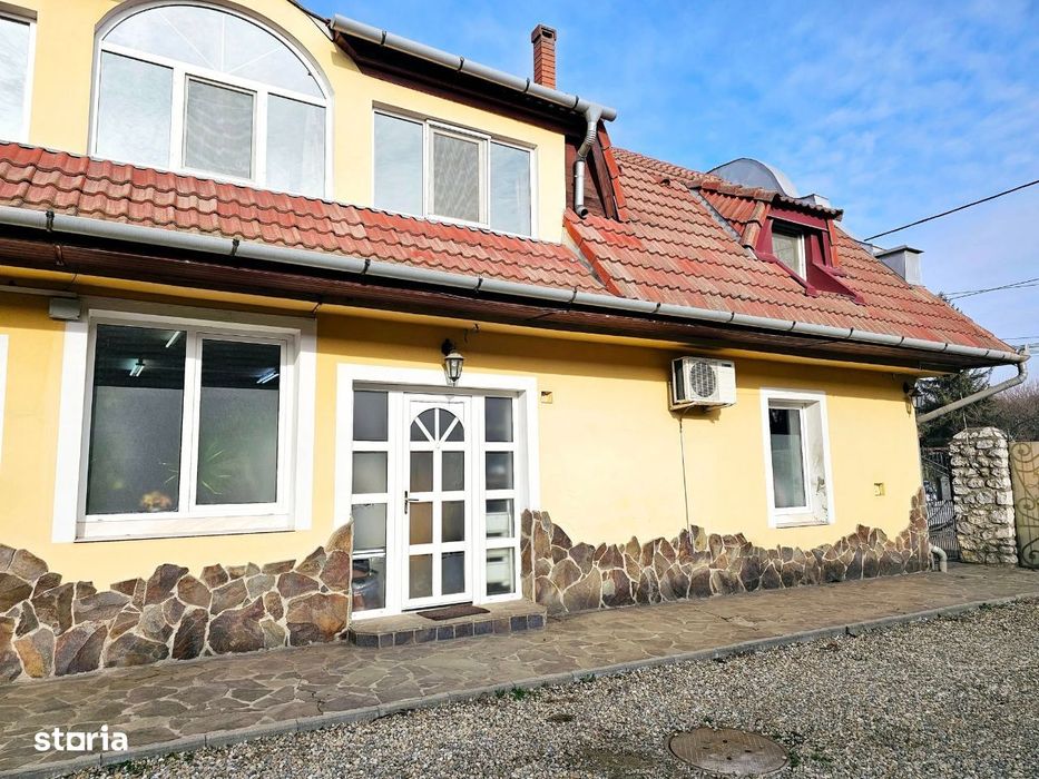 Casă, spațiu comercial și hală pe un teren generos