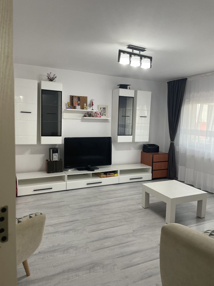 Inchiriez apartament central 2 camere