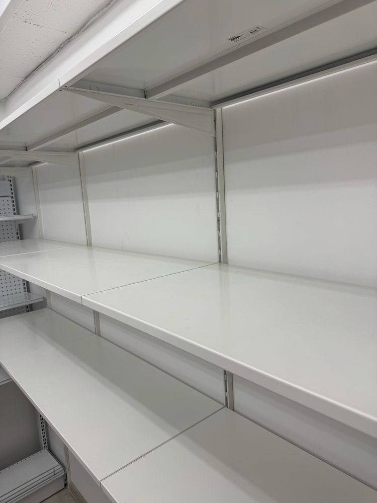 Рафтове за монтаж на стена
