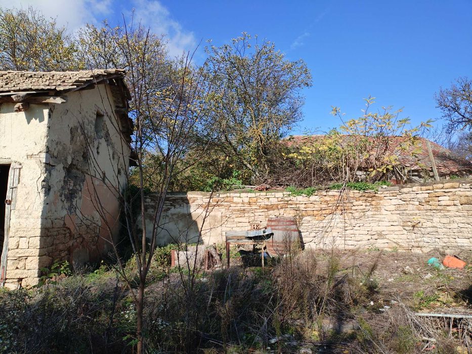 Имот с къща в С. Ягнило, Варна 30 000 Евро