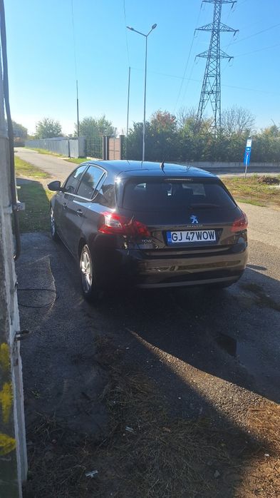 Vând peugeot  sau golf 5 gt