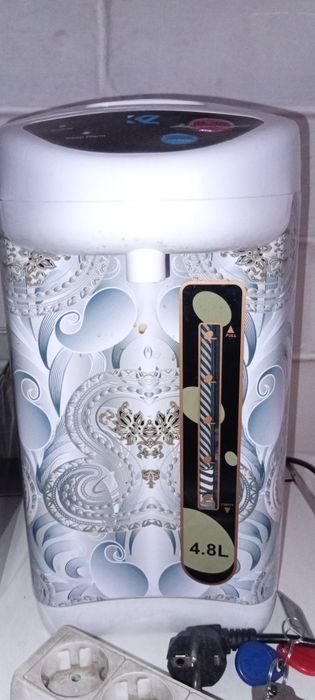 Продам термопот 4,8 литра