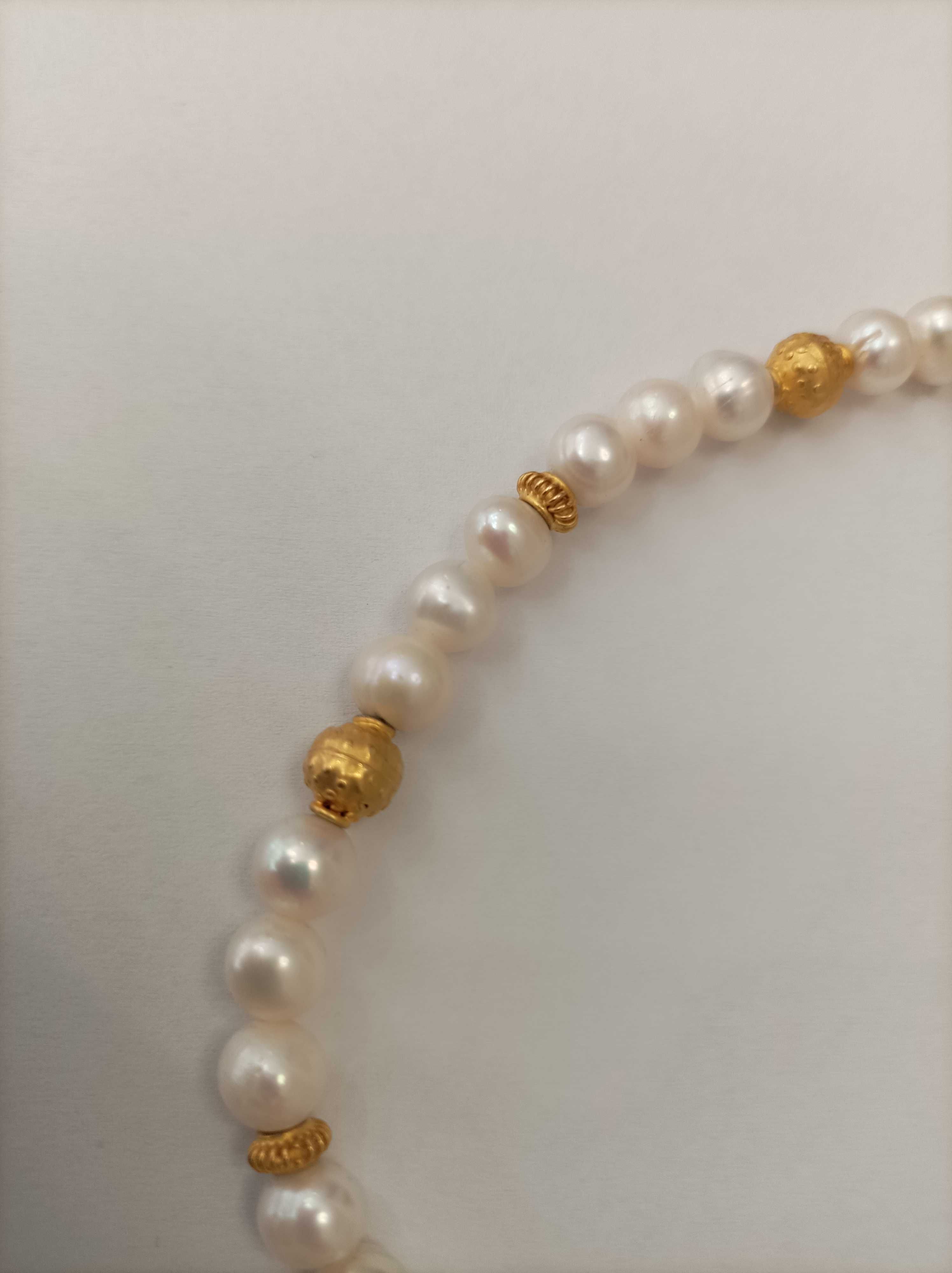 Колие със златни топчета и истински перли