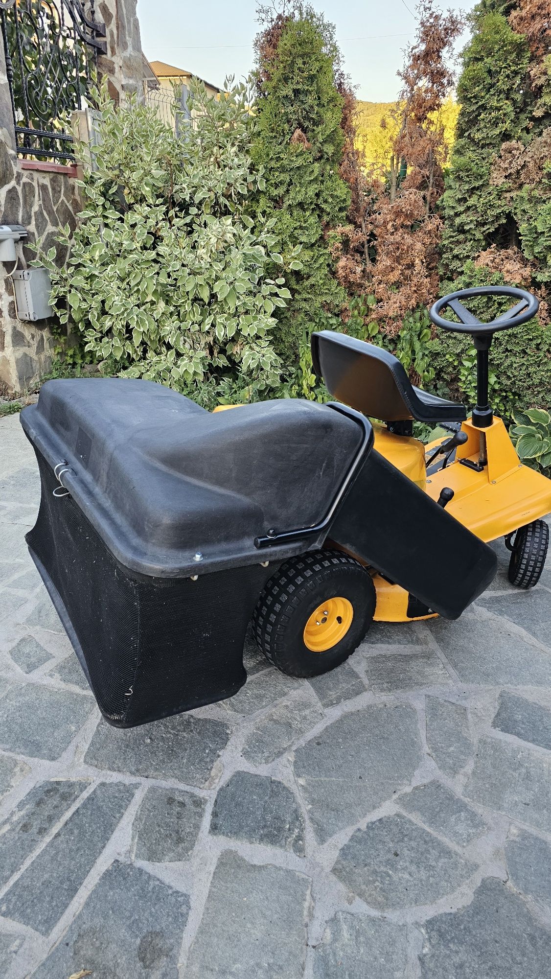 Tractoras gazon Stiga 12.5 CP Briggs & Stratton