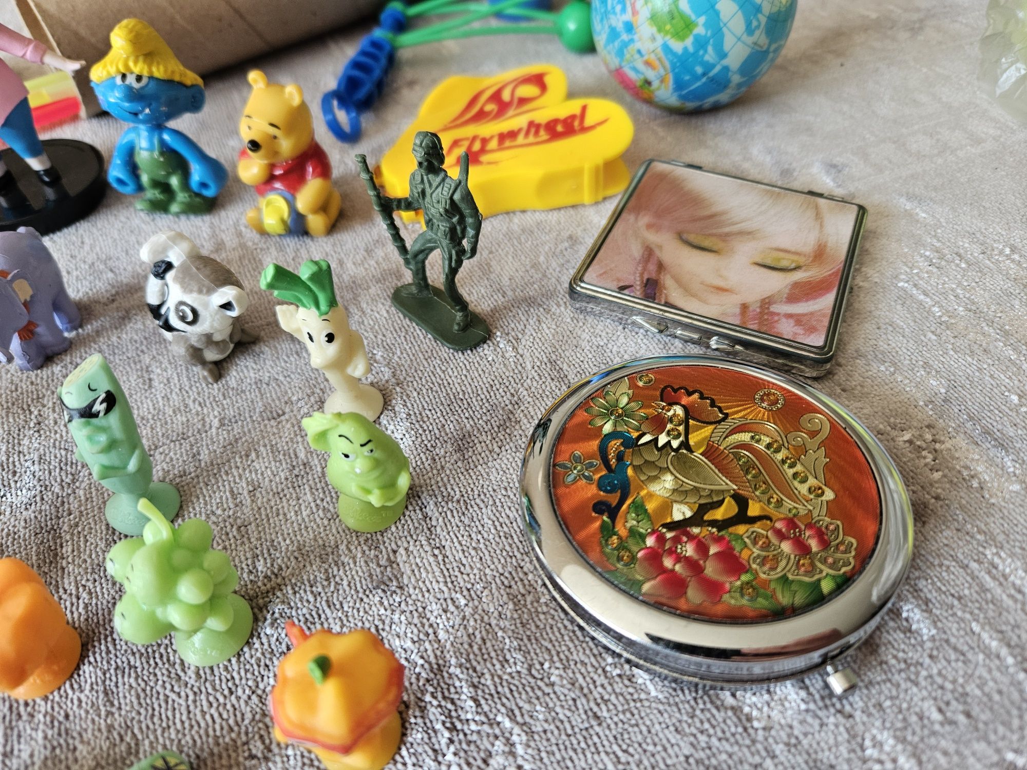Комплект фигурки, играчки и игри . Смърф, Мечо пух, войници,свирка