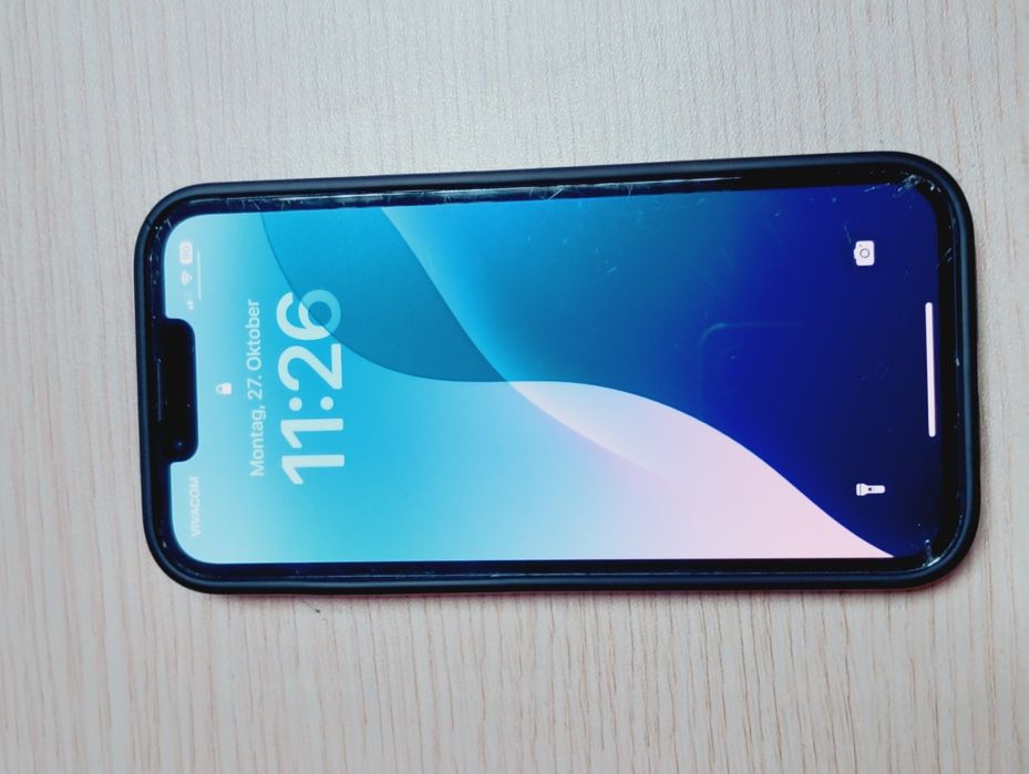 Продавам Iphone 13 128gb