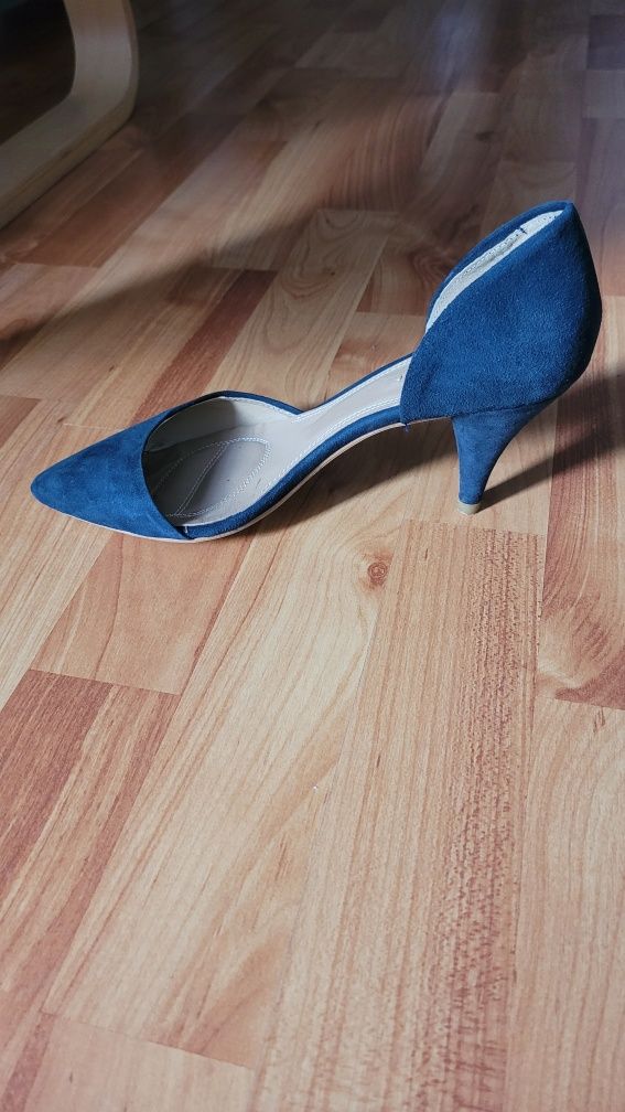 Pantofi cu toc bleumarin nr. 38 din piele naturala  intoarsa