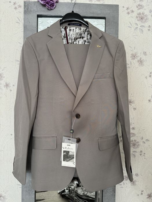 Costum marime 52