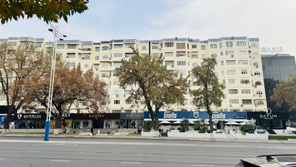 Квартира Ц6, Минор,  3-х комнатная в банковском доме.