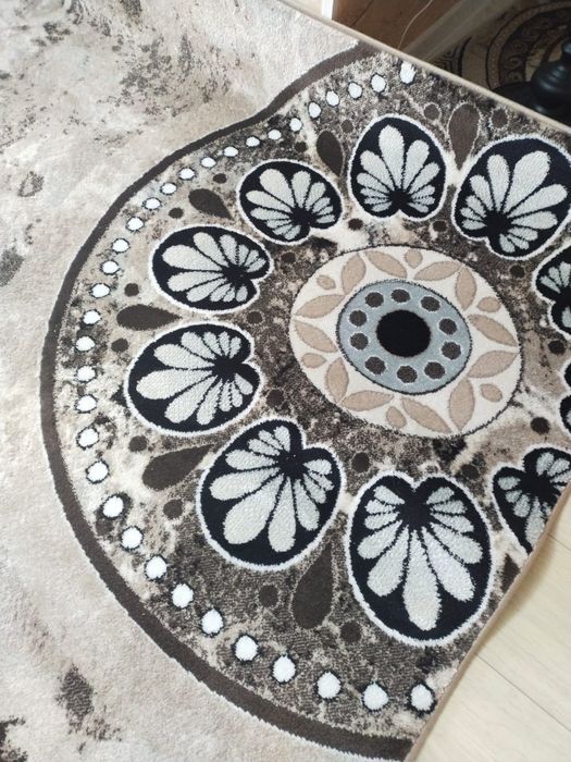 Продам ковёр размер 2.5 на 5 м