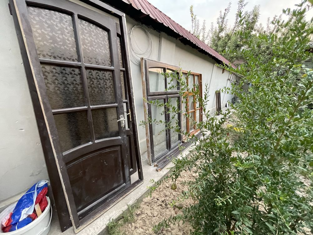 Eshik va rom sotiladi