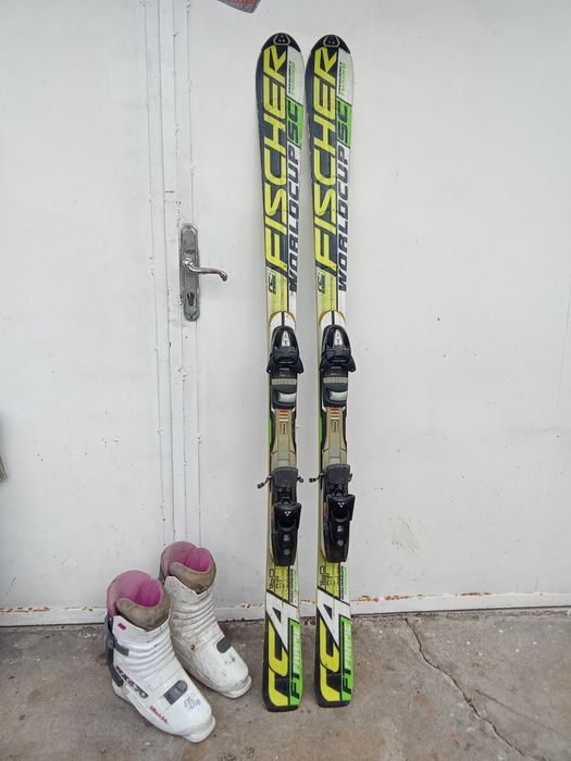 Ски с обувки в добро състояние