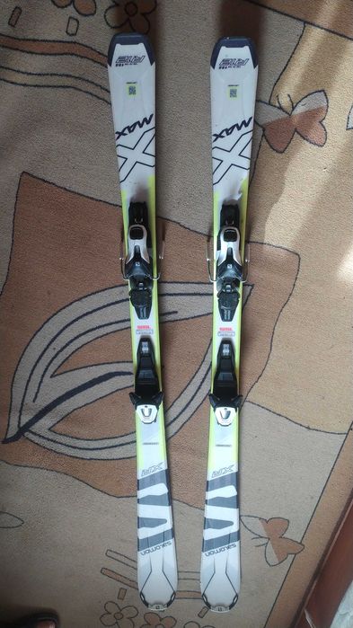 Отлични ски с база и кантове готови за сезона.Автомати всички номера.