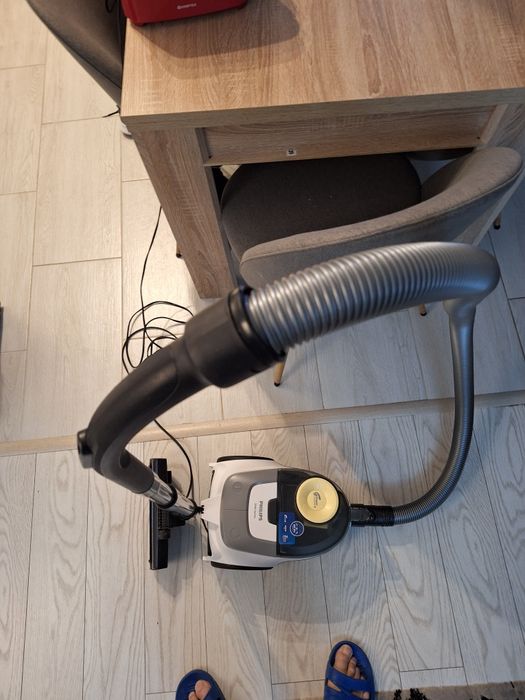 Aspirator fara sac Philips seria 2000, 850w, negru