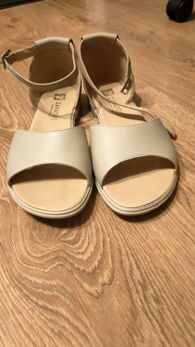 Sandale marimea 40