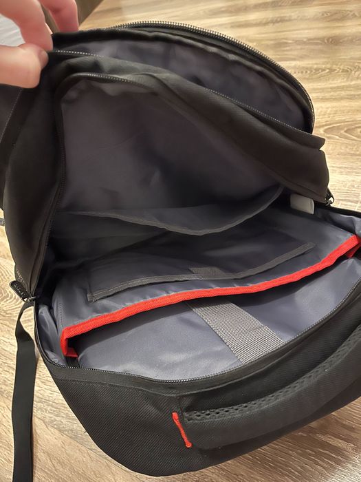 Rucsac negru Lenovo pentru laptop