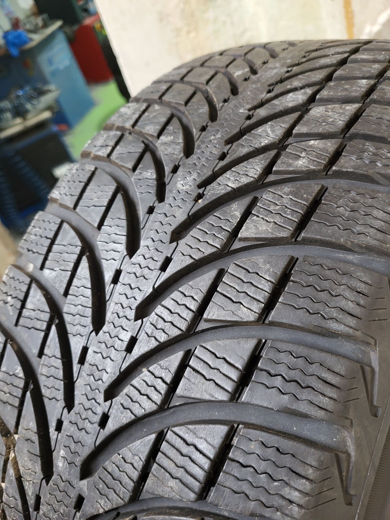 4 бр зимни 225/60/17 Michelin