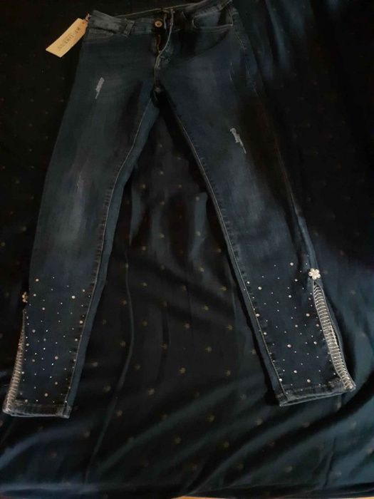 vand 1 pereche blugi fete