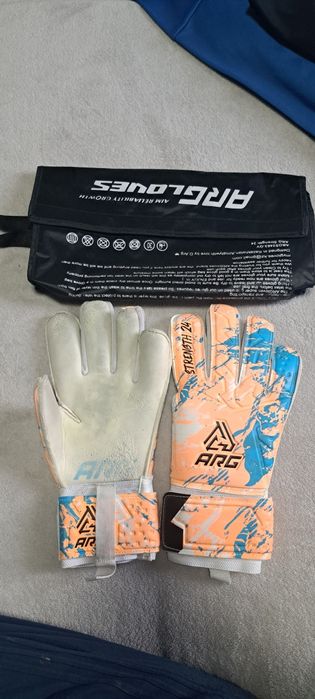 Вратарские перчатки для футбола