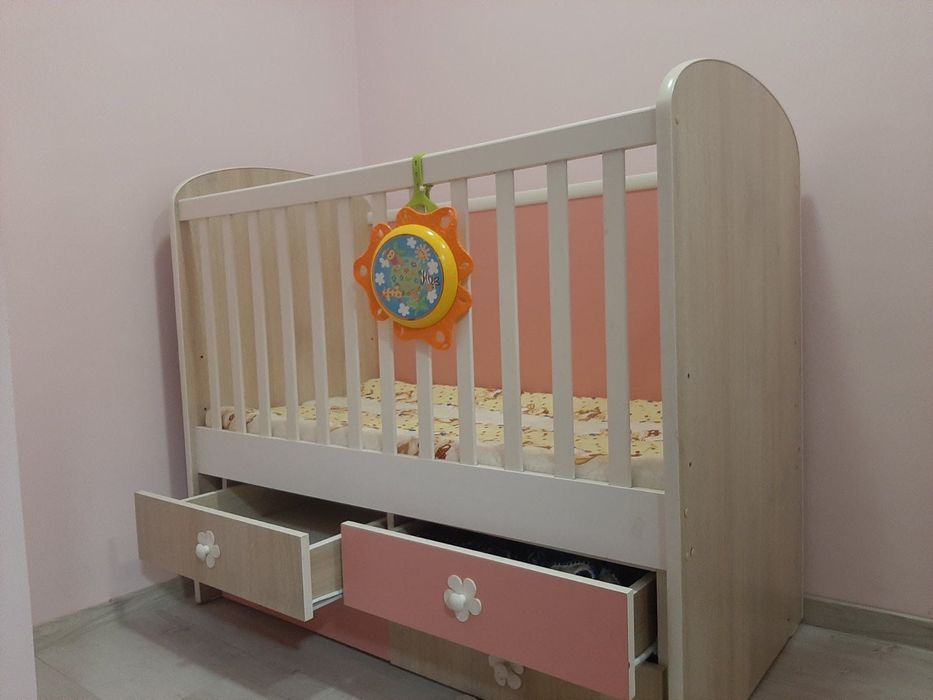 Детско креватче розово