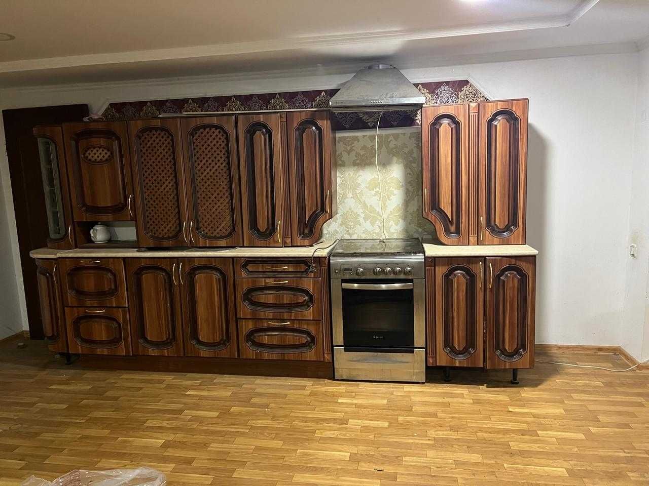 Продаю кухонную гарнитуру