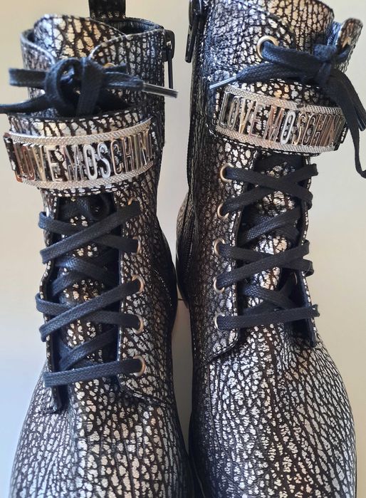 Ботички love moschino