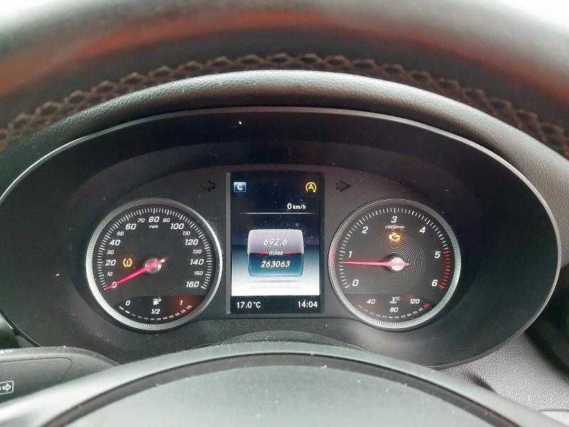 Dezmembrez mercedes 220  2015