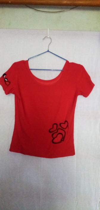 продам топы и футболку