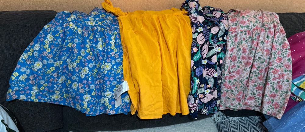 Rochițe în stare foarte bună pentru fetițe 4-5,5-6 ani