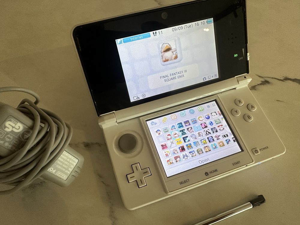 Nintendo 3DS с 55 игри  Pokemon Zelda Mario