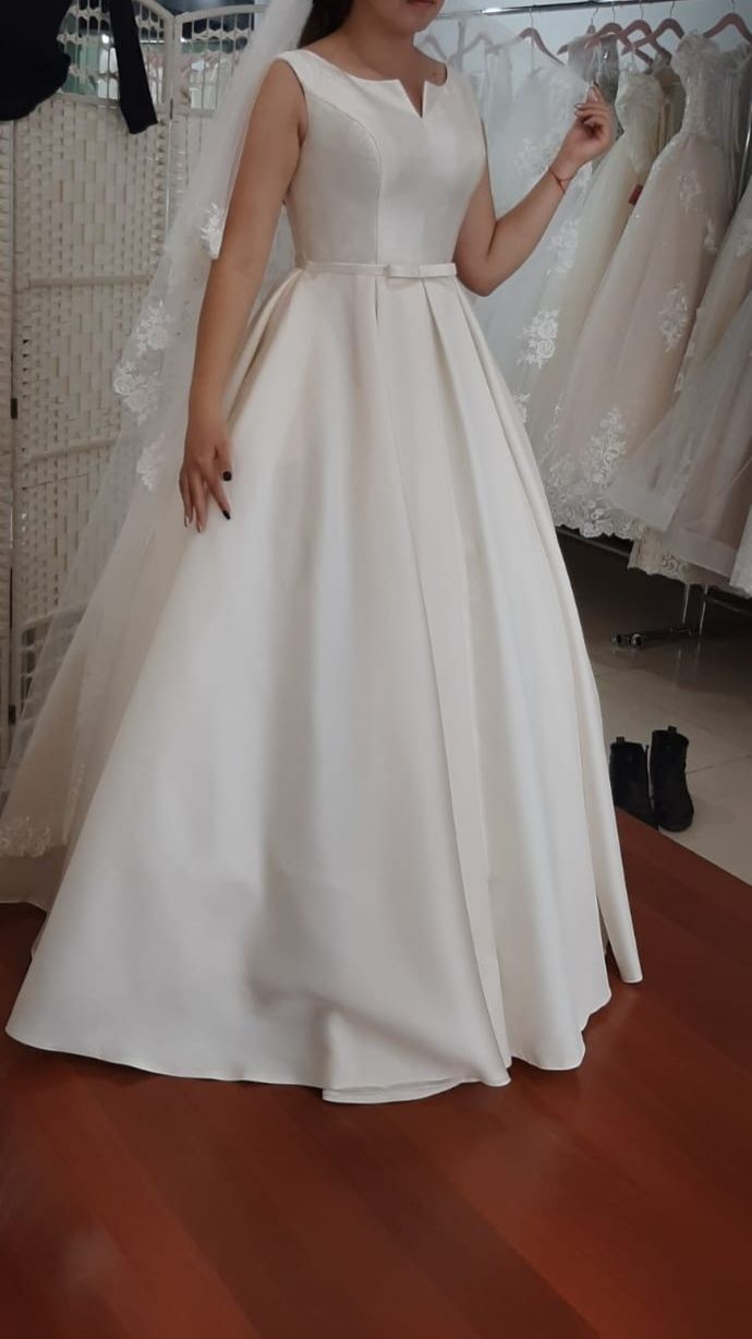 Продам атласное свадебное платье размер 46-48