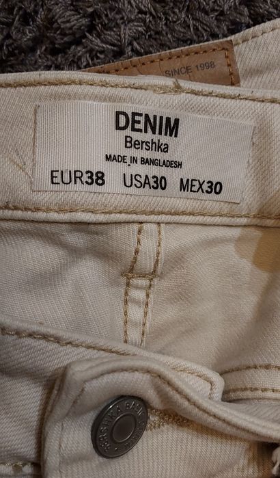 Blugi Bershka bărbați mărimea 38