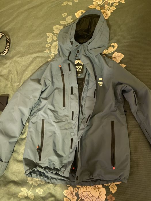 Haine montec cu eticheta