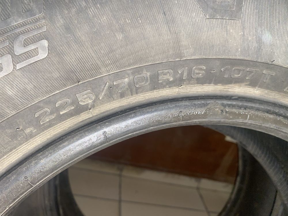 Продам зимние шины размером 225 /70 R 16