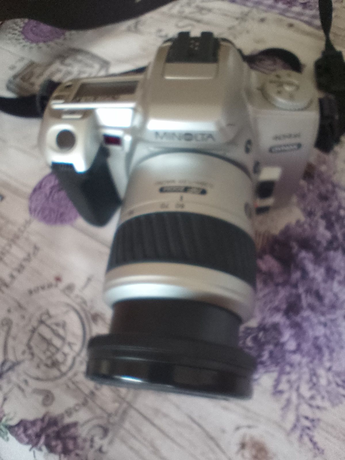 Продавам фотоапарат Minolta DYNAX 404si MAXXUM