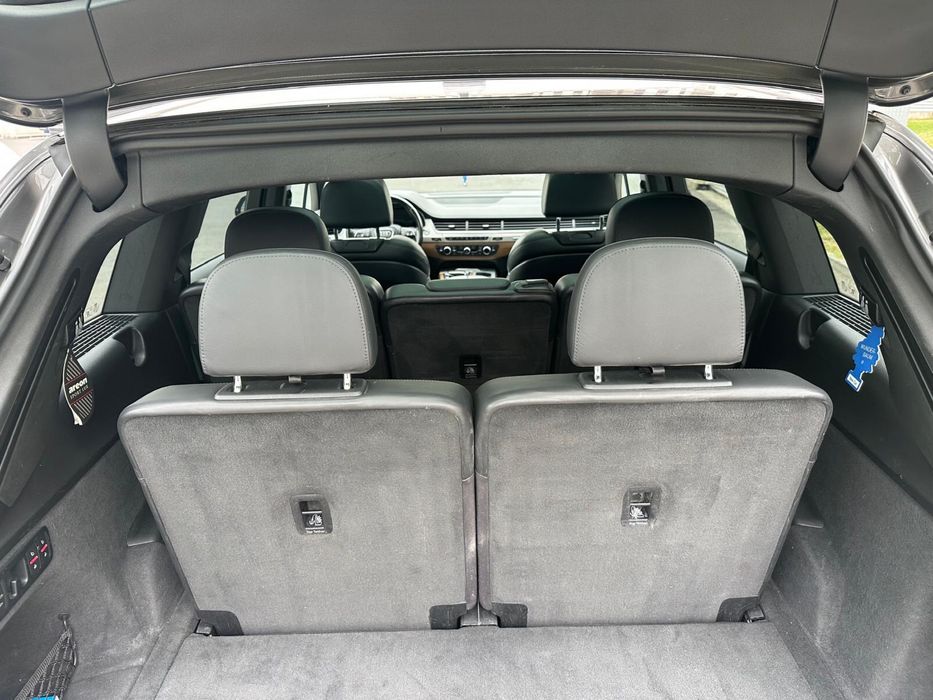 AUDI Q7 3.0 S LINE Panoramic KeyEntry Soft Close Bose 7 Locuri