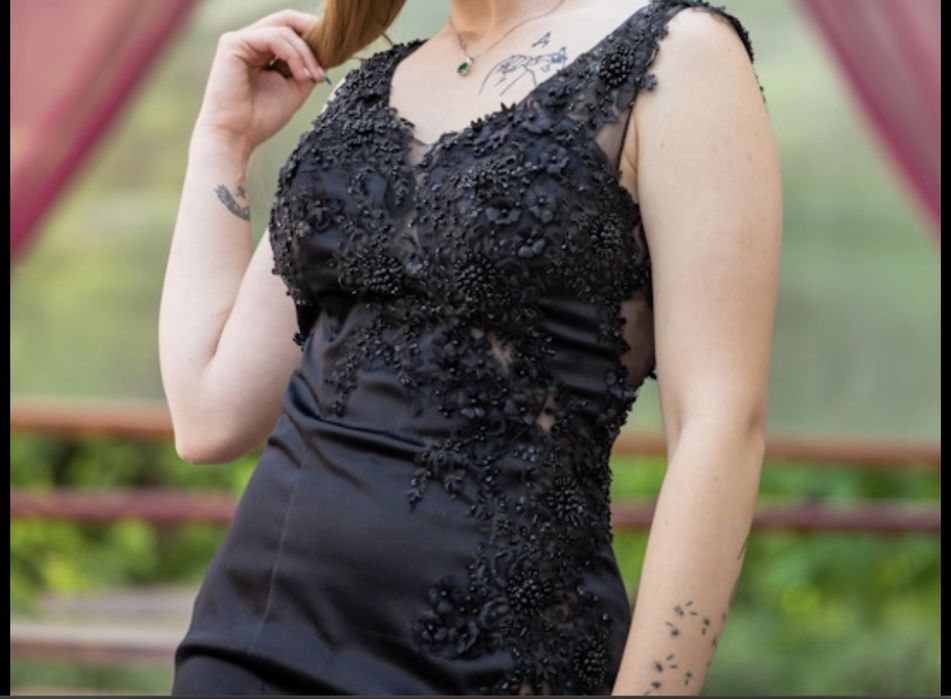 Продавам балната си рокля!