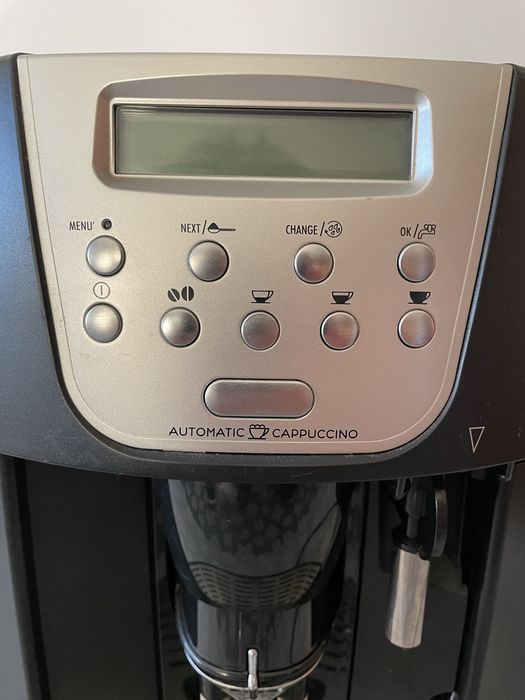 Espressor DeLonghi Magnifica pronto cappuccino